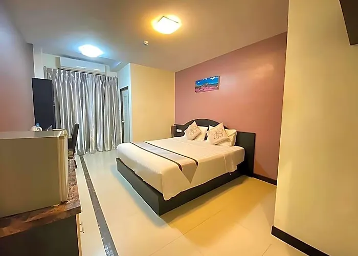 Leelawadee Modern Huaykwang - ลีลาวดี ห้วยขวาง Hotel 3*